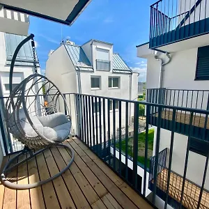 Modern With Balcony & Free Parking - Nearby Metro Вена